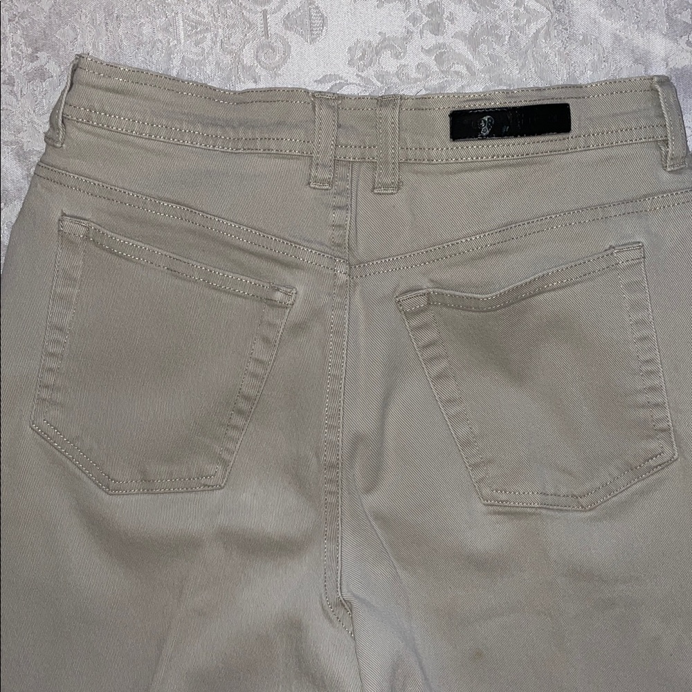 Gloria Vanderbilt Beige Jeans. Size 6. - Picture 3 of 4